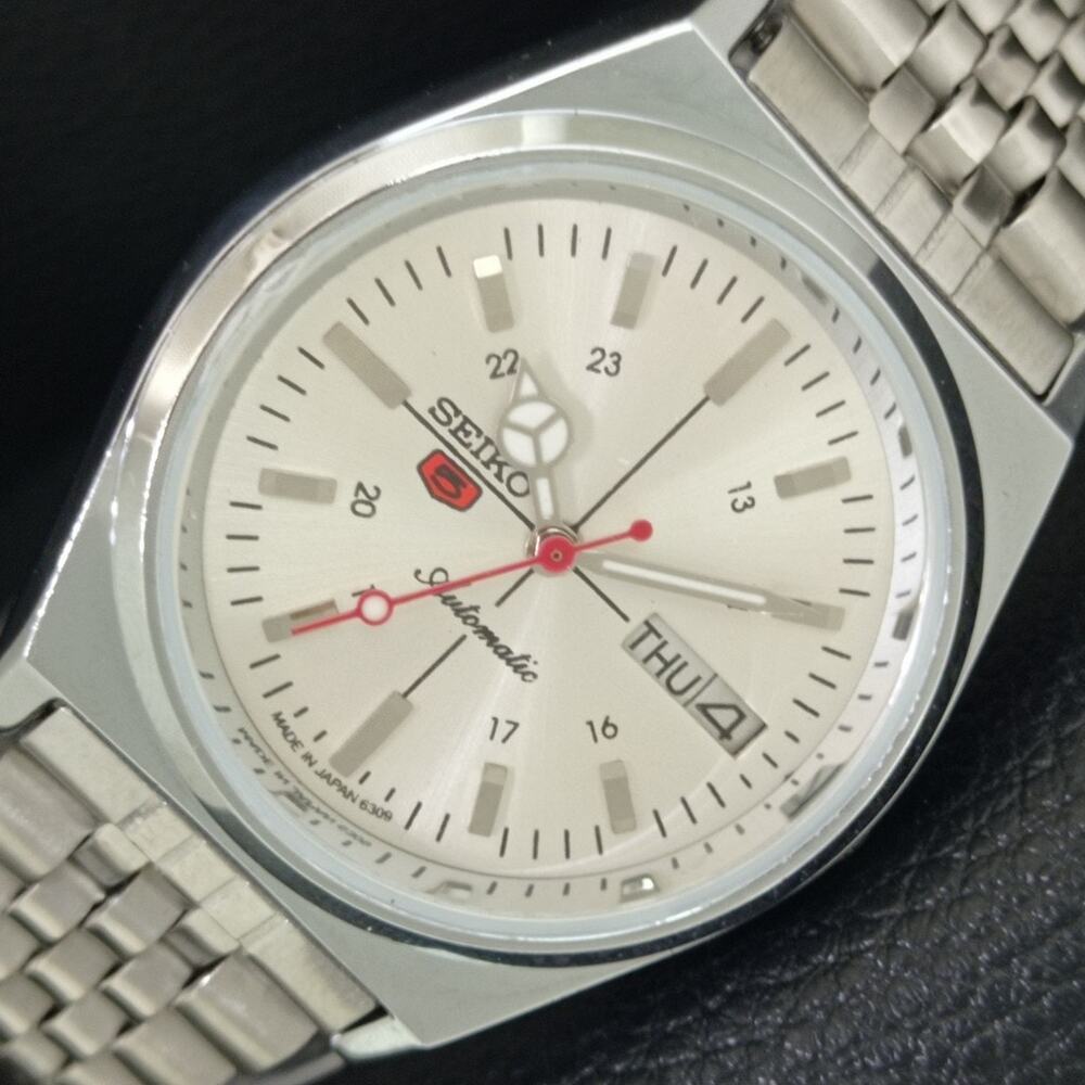 Vintage 1972 Seiko Automatic Mens Silver Watch W/daydate & Red accents